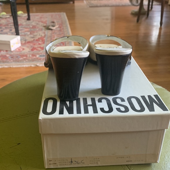 Stunning Made In Italy Moschino slides - Picture 3 of 4